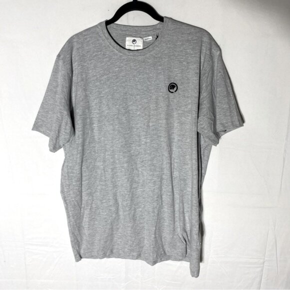 5/$25 Ocean Laundry Light Grey Crew Neck T Shirt M - Picture 1 of 16